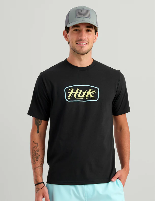 HUK SCRIPT SS TEE BLACK(001)